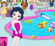 Уборка:Маленькие принцессы чистят бассейн